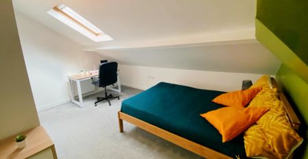 6 Bedroom - Photo 2