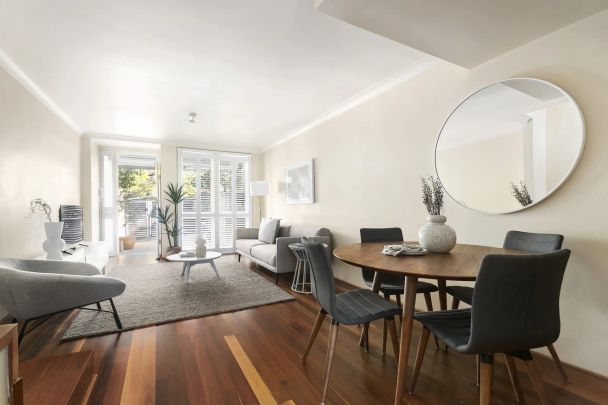 A Boutique Terrace In A Leafy Parkside Enclave - Photo 1