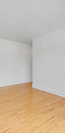 389-401 Yonge Street Apartments - Photo 1