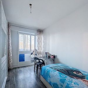 Appartement T4 près de RILLIEUX LA PAPE à louer - Photo 2