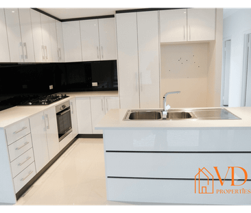 Modern 3-Bedroom Family Home - Photo 5