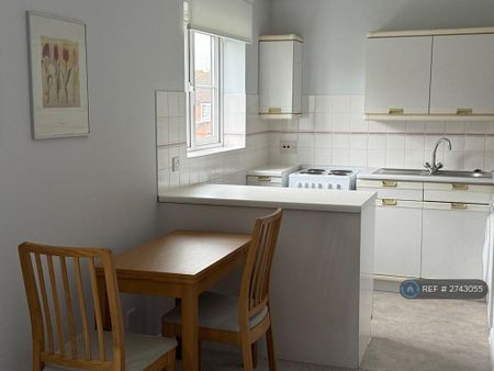 1 bedroom flat to rent - Photo 3