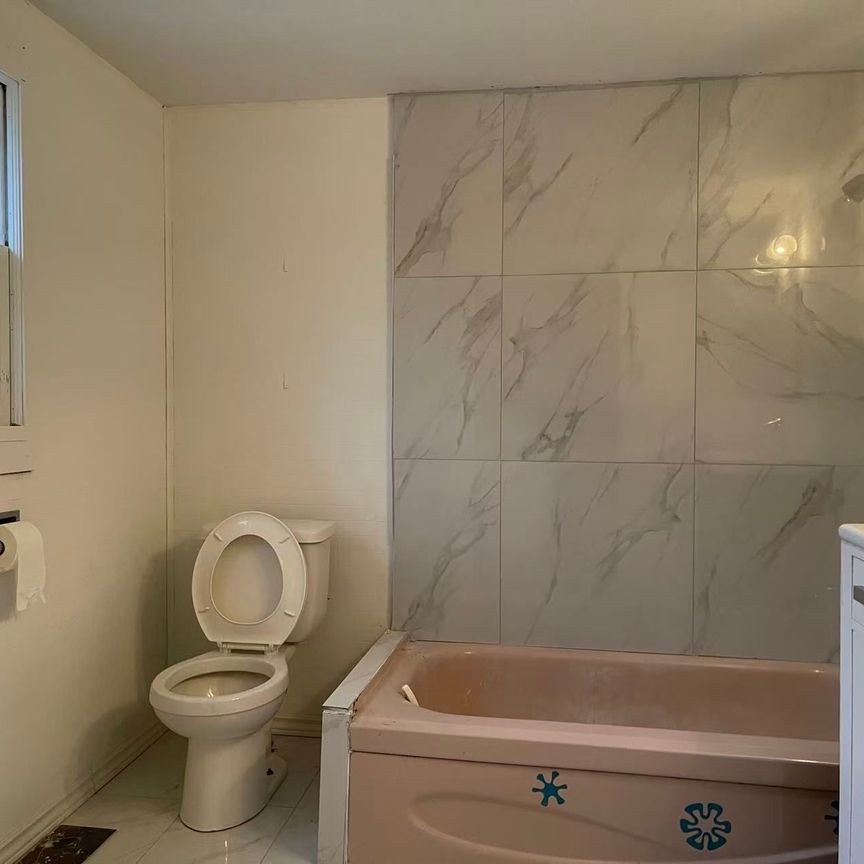 For Lease - 4192 Vivian Road, Whitchurch-Stouffville, Ontario - Photo 1