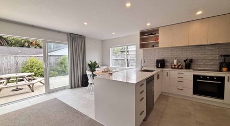 Modern Aramoho home - Photo 5