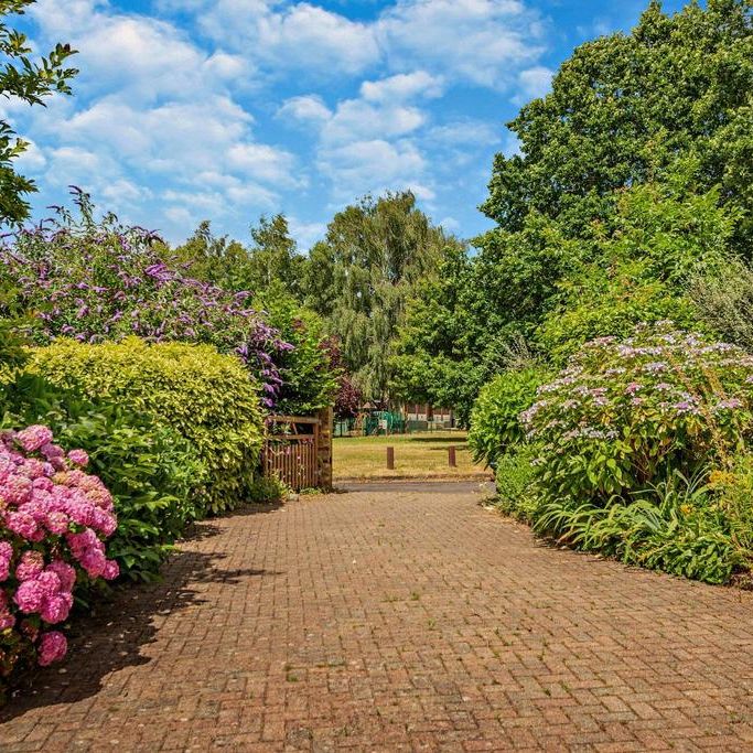 5 bedroom detached house to rent - Photo 1