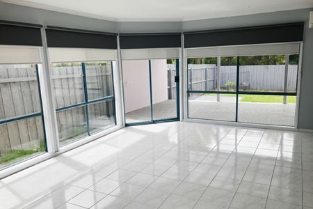 CONVENIENTLY LOCATED TOWNHOUSE - Photo 3