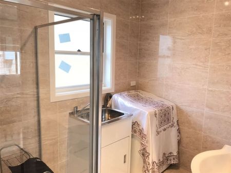 Beautiful 2 Bedroom Grannyflat - Photo 5