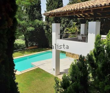 Alquiler de chalet pareado en Urbanizacion Nva Andalucia Aloha - Photo 2