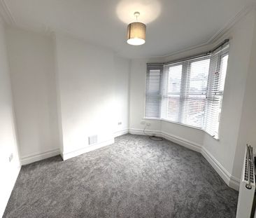 A Newly modernised Three-Bedroom Terraced home - Photo 5