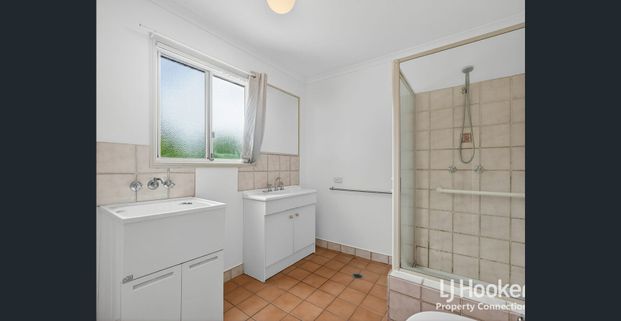 Modern Comfort and Convenience in Downtown Kallangur - Photo 1