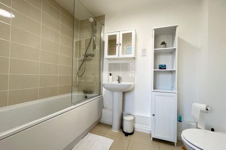 2 bedroom flat to rent - Photo 5