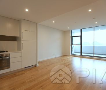 Luxury Apartment great location with plenty sunshine + Bedroom size study with wardrobe (the 2nd bedroom) - Photo 2