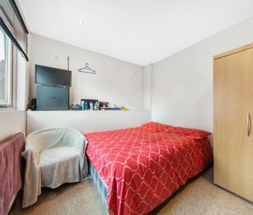 3 bedroom flat to rent - Photo 2