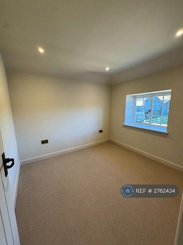 3 bedroom detached house to rent - Photo 5