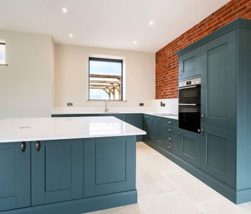 3 bedroom barn conversion to rent - Photo 1