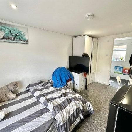 Warren Road, Winchester - Photo 1