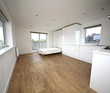 Studio to rent - Photo 2