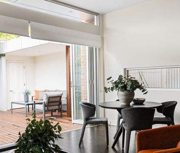 Stylish Edwardian Living in a Peaceful Prahran Pocket - Photo 2