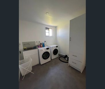 5B Banksiadale Close, Elanora, Qld 4221 - Photo 3