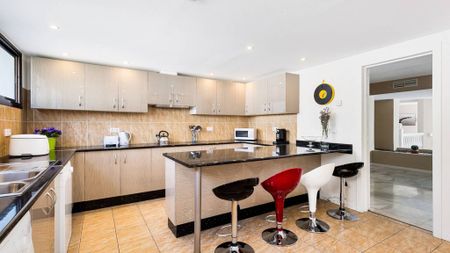 Luxury Villa for rent in Marbella, Andalusia - Photo 3