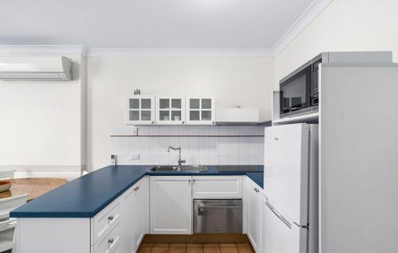 Fully Furnished Apartment in the Heart of Coolangatta - Photo 3