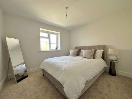 Ridgeway, West Parley, Ferndown, Dorset, BH22 - Photo 5