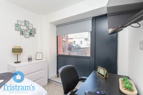 6Bed 6Bath *INC BILLS* Talbot Street, City Centre - Photo 1