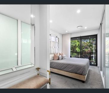 Stylish Three-Level Home in Prime Eastern Suburbs Location - Photo 2