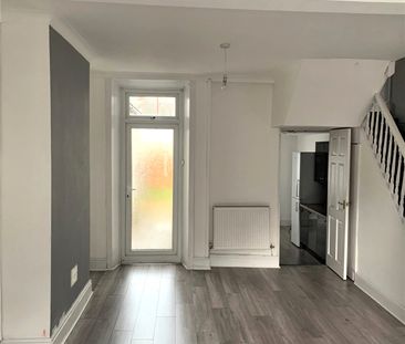 £1,500 PCM, Spacious Three Bedroom House with Enclosed Rear Garden ... - Photo 1