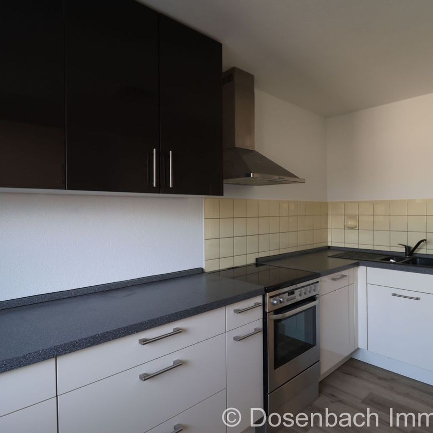 Frisch renovierte 3-Zimmer-Wohnung im 4. Obergeschoss mit Lift und TG-Stellplatz - Photo 1