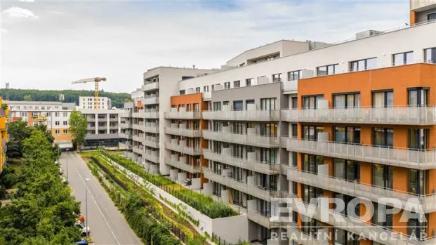 Pronájem moderního bytu 1kk s balkonem a garažovým stáním - ul. Gerstelova, Praha-Vysočany - Photo 1