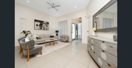 Spacious 5 Bedroom Home with Pool in the Fairways Estate - Photo 3