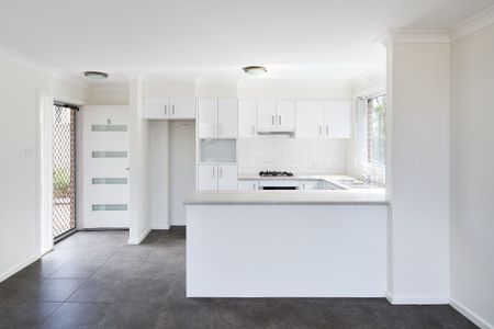 2/5 King Street, Birmingham Gardens NSW 2287 - Townhouse For Rent | Domain - Photo 2