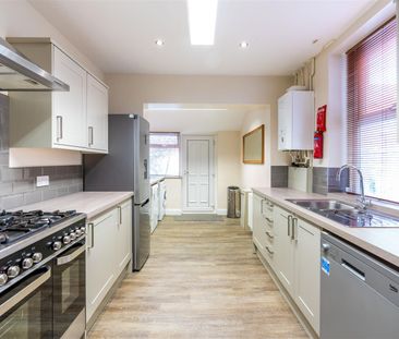 6 bed terraced house to rent in Roxburgh Place, Newcastle Upon Tyne... - Photo 6