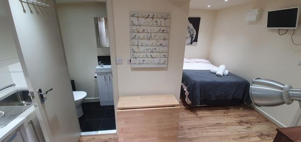 Studio to rent - Photo 1