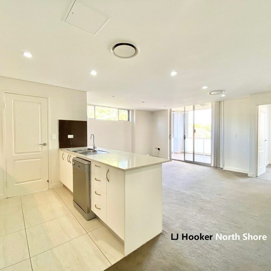 Spacious and Private - Walk to Train & Shops - Photo 1