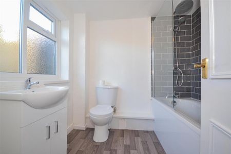 3 bedroom end of terrace house to rent - Photo 4