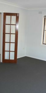 Family-Friendly Home in Dubbo Suburb - Photo 4