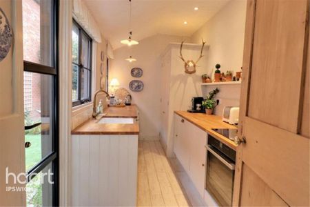 2 bedroom terraced house to rent - Photo 4