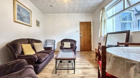 2 bedroom flat to rent - Photo 3