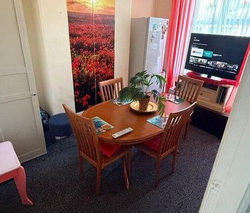 3 bedroom terraced house to rent - Photo 6