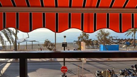 Alquiler de piso en Paseo Marítimo Rey de España - Photo 2