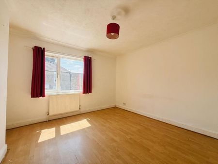 3 bedroom end of terrace house to rent - Photo 3