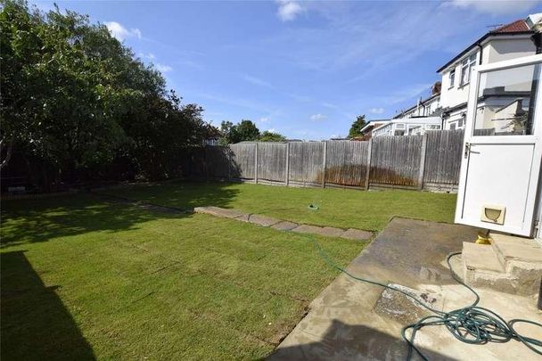 Gainsborough Gardens, Edgware, London, HA8 - Photo 1