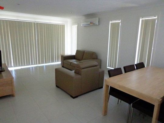 STUNNING 3-BEDROOM FULLY FURNISHED HOME – MOVE-IN READY! - Photo 1