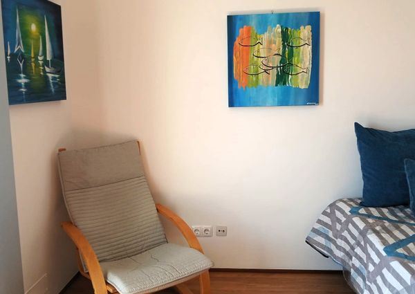 Furnished and equipped T0 flat next to Wisteria!