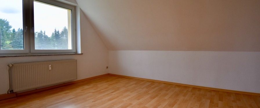 Gemütliche 2-Raum-Dachgeschosswohnung in der Nähe von Freiberg mit Blick ins Grüne - Photo 1