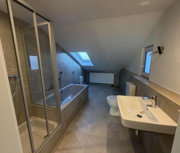 Neu sanierte Dachgeschosswohnung – modern & hochwertig renoviert - Photo 2