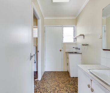 Freshly Updated Unit in Prime South Albury Location - Photo 3