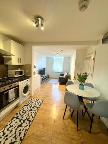 1 bedroom flat to rent - Photo 2